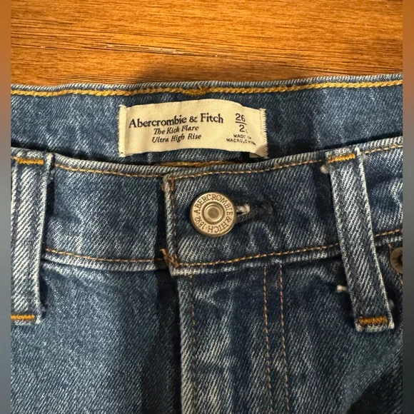 Abercrombie and Fitch Ultra High Rise Kick Flare jeans - Picture 1 of 3